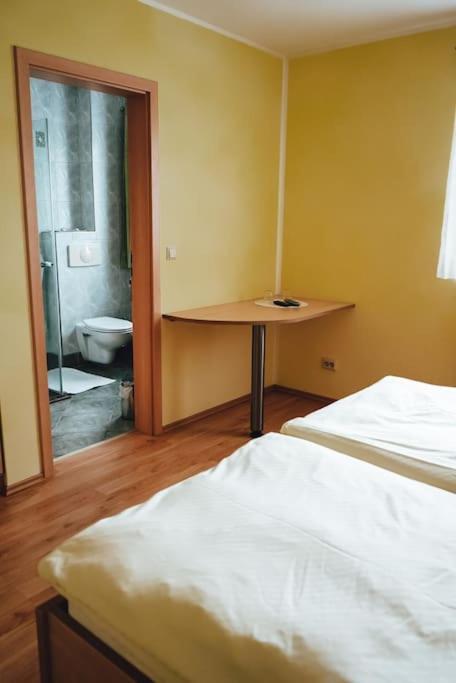 Priepert Ferienzimmer Direkt Am See מראה חיצוני תמונה