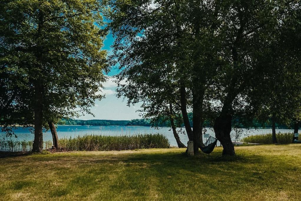 Priepert Ferienzimmer Direkt Am See מראה חיצוני תמונה
